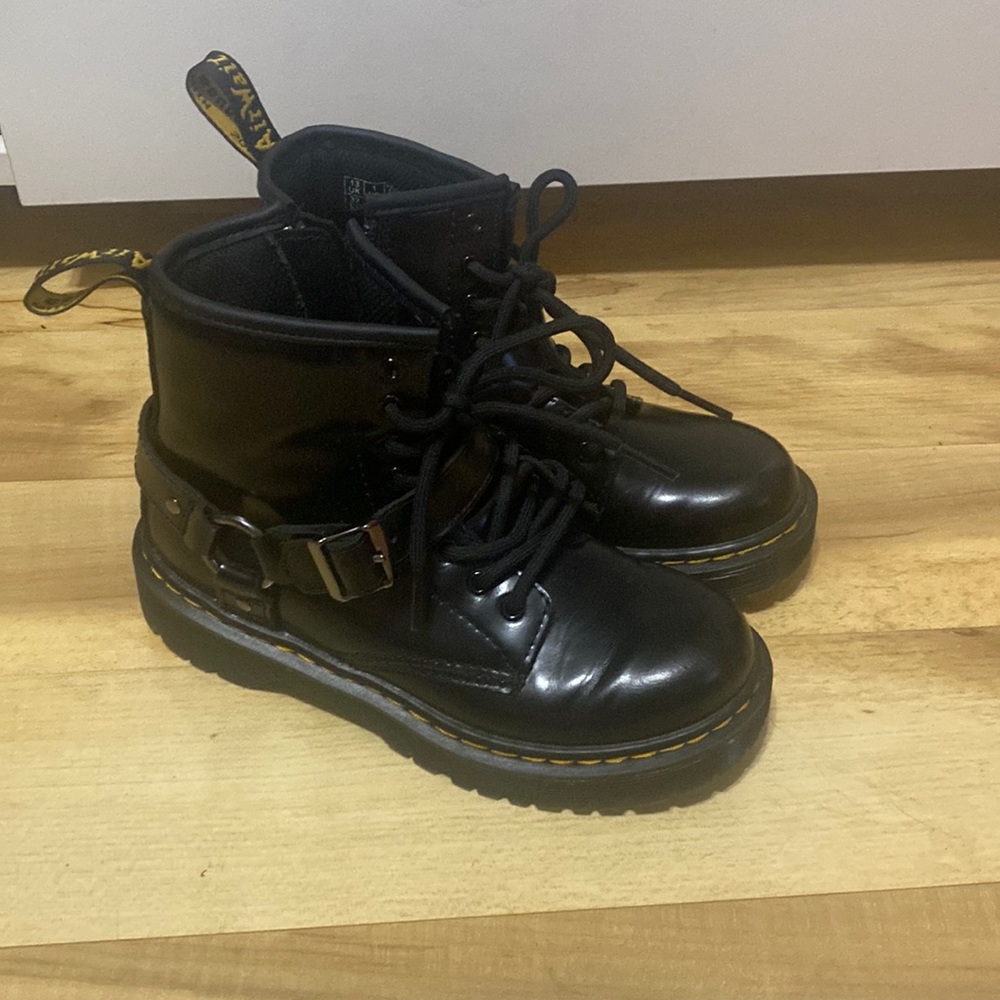 Girls dr martens boots size US 1